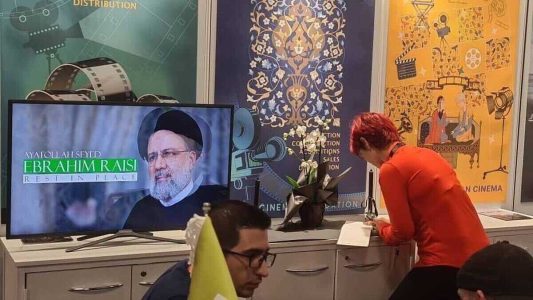 نصب المان سوگواری در جشنواره کن برای رئیس جمهور شهید کشورمان