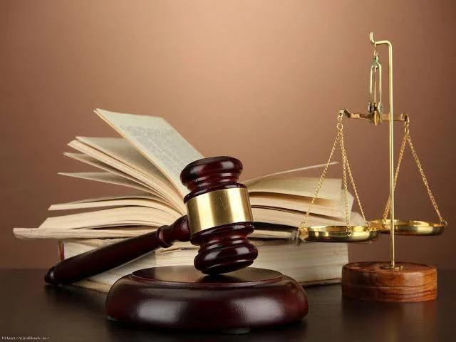 لیست کتاب‌های غیردرسی که هر وکیل موفقی باید بخواند